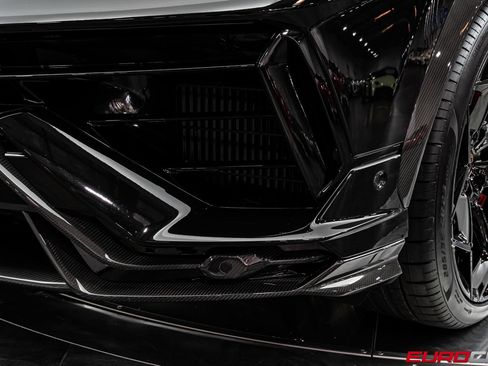 Used 2023 Lamborghini Urus Performante AWD/4WD image 16