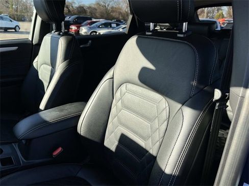 Used 2023 Ford Escape Platinum w/ Premium Technology Package image 30