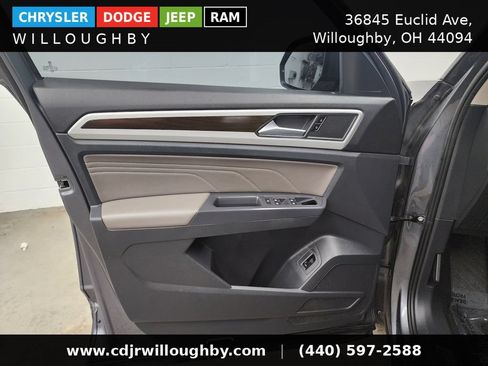 Used 2021 Volkswagen Atlas SE w/ Panoramic Sunroof Package AWD/4WD image 11