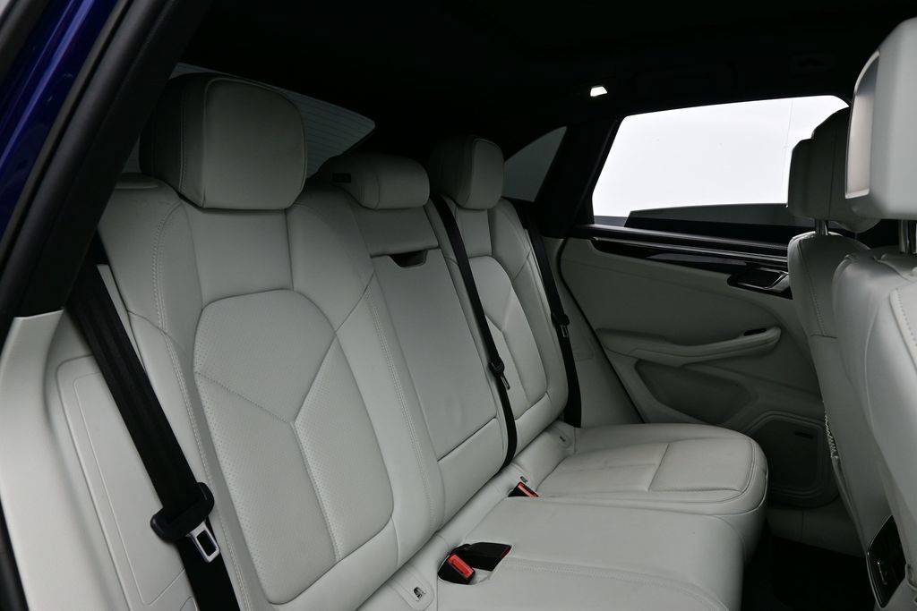 Certified 2023 Porsche Macan S AWD/4WD image 16