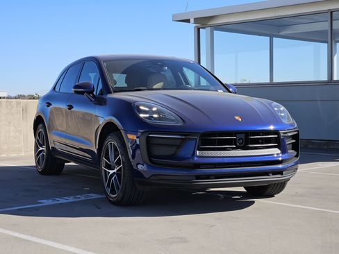 Certified 2025 Porsche Macan image 10