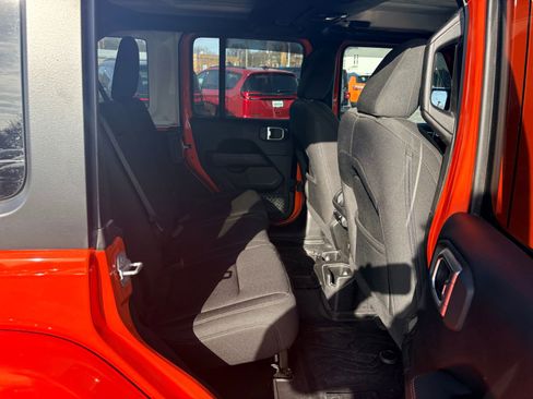 Used 2018 Jeep Wrangler Unlimited Sahara w/ Cold Weather Group image 7