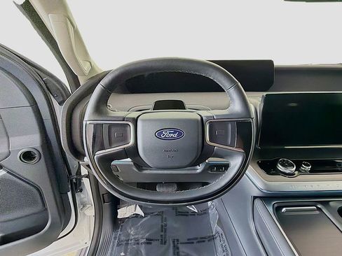 Used 2025 Ford Expedition Platinum AWD/4WD image 38
