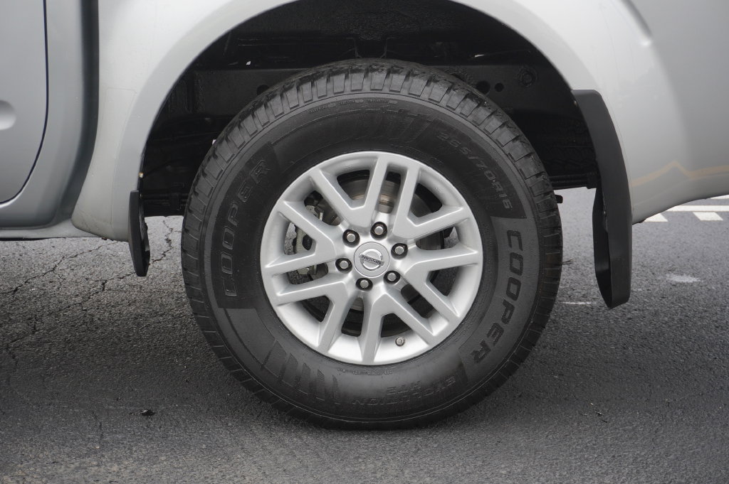 Used 2014 Nissan Frontier SV w/ SV Value Truck Package AWD/4WD image 11