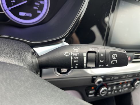 Used 2020 Kia Niro LXS FWD image 22