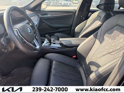 Used 2022 BMW 530i xDrive w/ Premium Package image 4