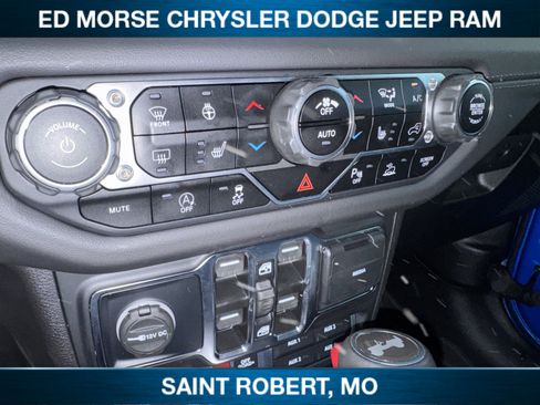 Used 2024 Jeep Wrangler Unlimited Rubicon w/ Technology Group AWD/4WD image 16