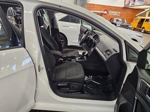 Used 2019 Volkswagen Golf S FWD image 30