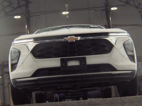 Used 2025 Chevrolet Trax LT image 3