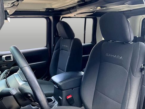 Used 2019 Jeep Wrangler Unlimited Sahara AWD/4WD image 8