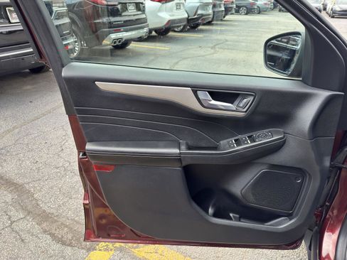 Used 2021 Ford Escape SE w/ Cold Weather Package FWD image 16