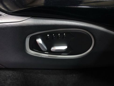 Used 2022 Aston Martin V8 Vantage Roadster image 32