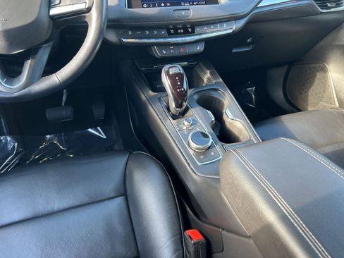 Used 2022 Cadillac XT4 Luxury w/ Cold Weather Package image 22