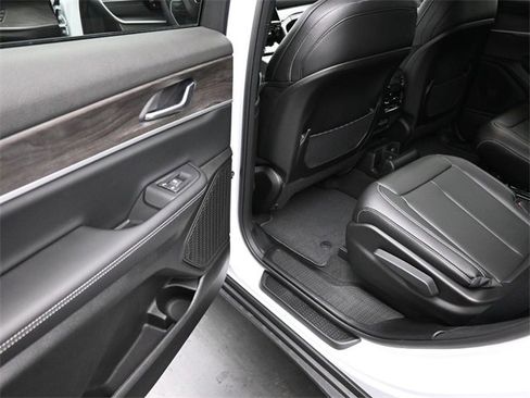 New 2025 Jeep Grand Cherokee L Limited w/ Black Appearance Package image 17