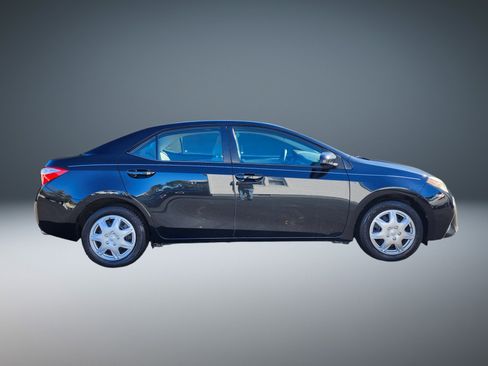 Used 2016 Toyota Corolla LE image 2