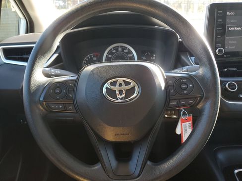 Used 2022 Toyota Corolla LE image 19
