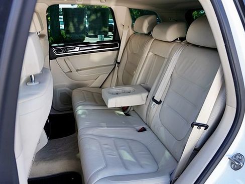 Used 2014 Volkswagen Touareg Executive AWD/4WD image 27