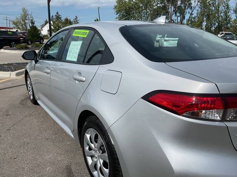 Used 2021 Toyota Corolla LE FWD image 5