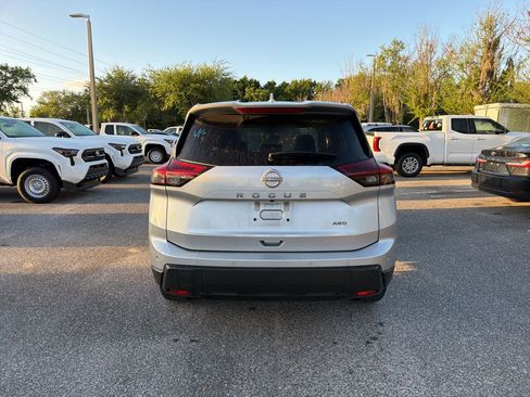 Used 2025 Nissan Rogue SV image 4