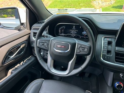 Used 2023 GMC Yukon XL SLT w/ SLT Premium Package RWD image 27