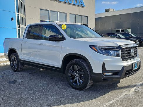Used 2023 Honda Ridgeline Sport image 3