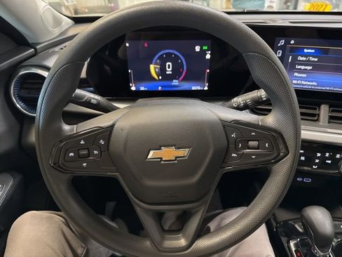 Used 2025 Chevrolet Trax LT image 15