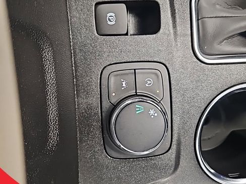 Used 2023 Chevrolet Traverse LS FWD image 24