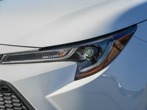 Used 2022 Toyota Corolla LE FWD image 2