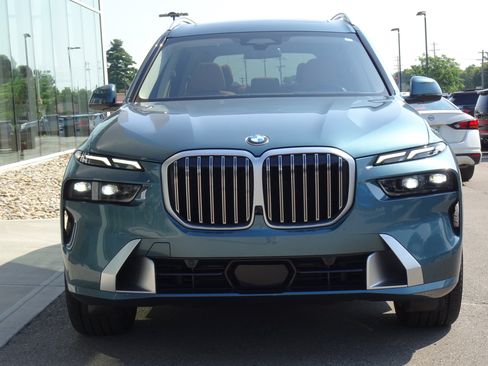 Used 2023 BMW X7 xDrive40i w/ Premium Package AWD/4WD image 8