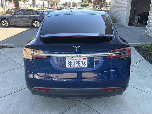 Used 2019 Tesla Model X 75D image 7