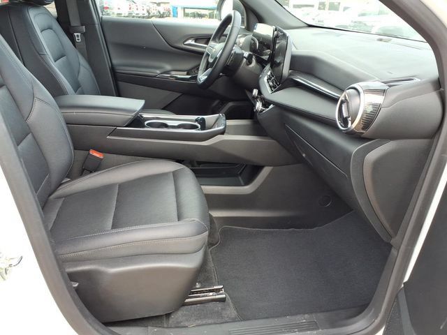 Used 2025 Chevrolet Equinox LT w/ Convenience Package II FWD image 13