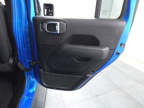 Used 2022 Jeep Wrangler Unlimited Sahara AWD/4WD image 27
