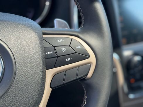 Used 2017 Jeep Grand Cherokee Limited AWD/4WD image 14