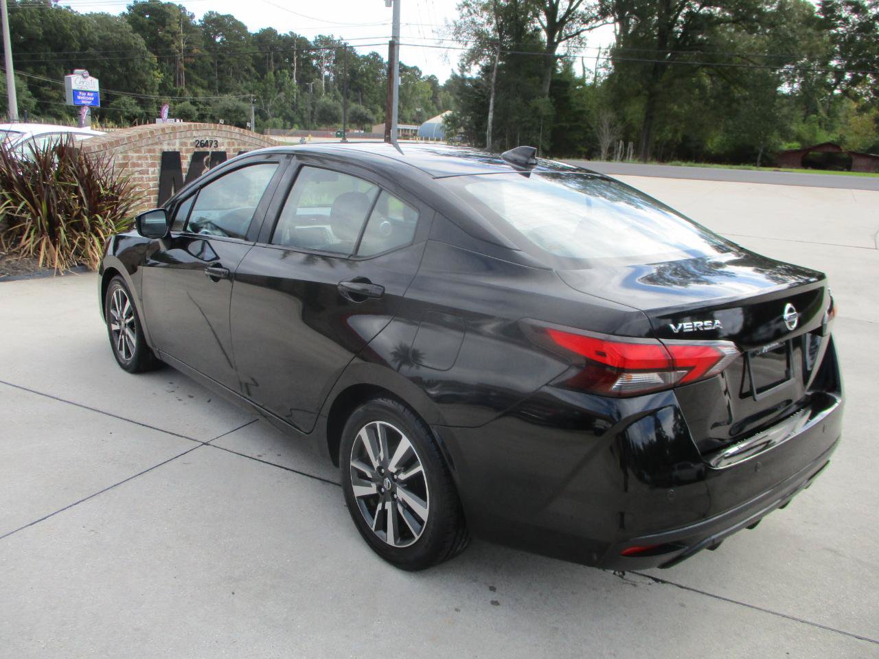 Used 2021 Nissan Versa SV FWD image 24