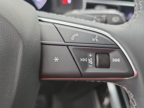 Used 2024 Audi Q8 Premium Plus AWD/4WD image 18