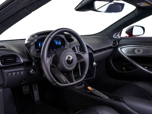 Used 2025 McLaren Artura Spider RWD image 22