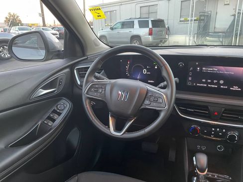 Used 2025 Buick Encore GX Preferred FWD image 32