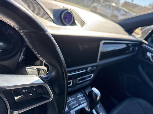 Used 2020 Porsche Macan Base w/Navigation/Power Liftga image 9