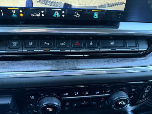 Used 2025 Chevrolet Silverado 3500 LTZ w/ LTZ Texas Edition image 43