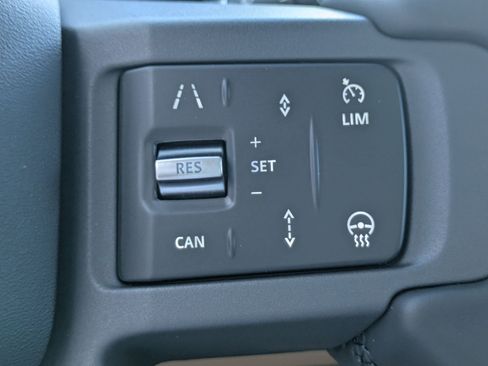 New 2026 Land Rover Defender 110 X-Dynamic SE AWD/4WD image 18