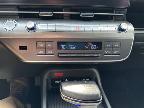 Used 2025 Hyundai Kona SEL FWD image 24