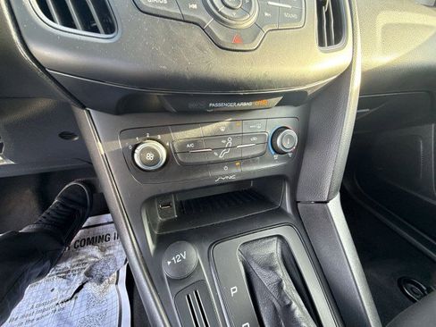 Used 2018 Ford Focus SE image 16
