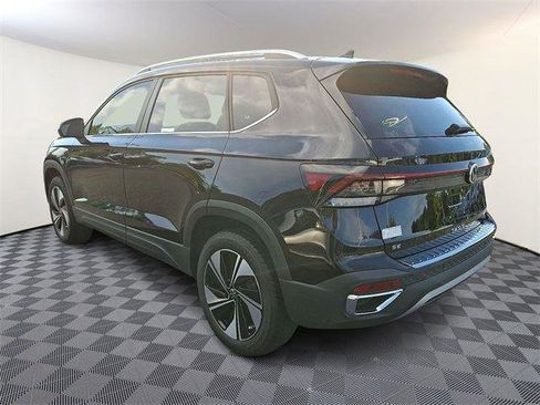 New 2025 Volkswagen Taos SE image 4