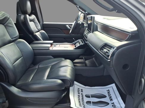 Used 2023 Lincoln Navigator Reserve image 13