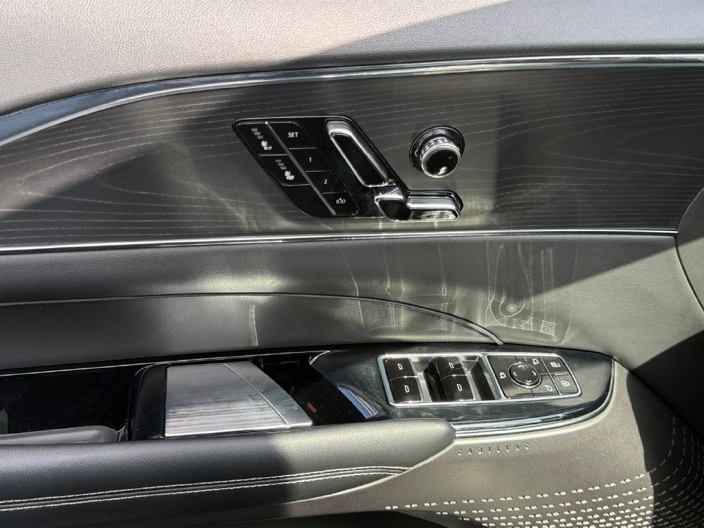 Used 2024 Cadillac Lyriq Luxury AWD/4WD image 11
