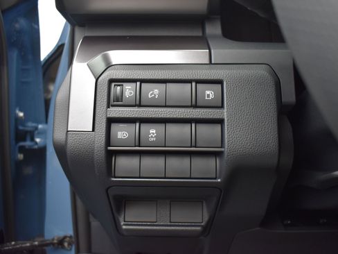 Used 2025 Toyota 4Runner SR5 AWD/4WD image 17