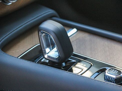 Used 2024 Volvo XC90 T8 Plus w/ Protection Package Premier image 22