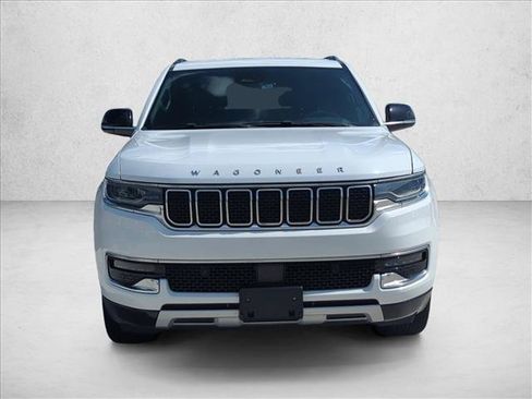 Used 2023 Jeep Wagoneer L Series II AWD/4WD image 2