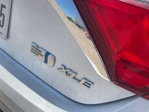 Used 2017 Toyota Camry XLE w/ Moonroof Package FWD image 6