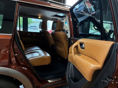 Used 2017 Nissan Armada Platinum w/ Interior Lighting Package RWD image 31